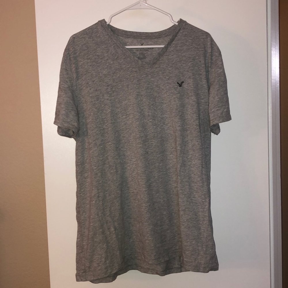 American Eagle v-neck gray T-shirt